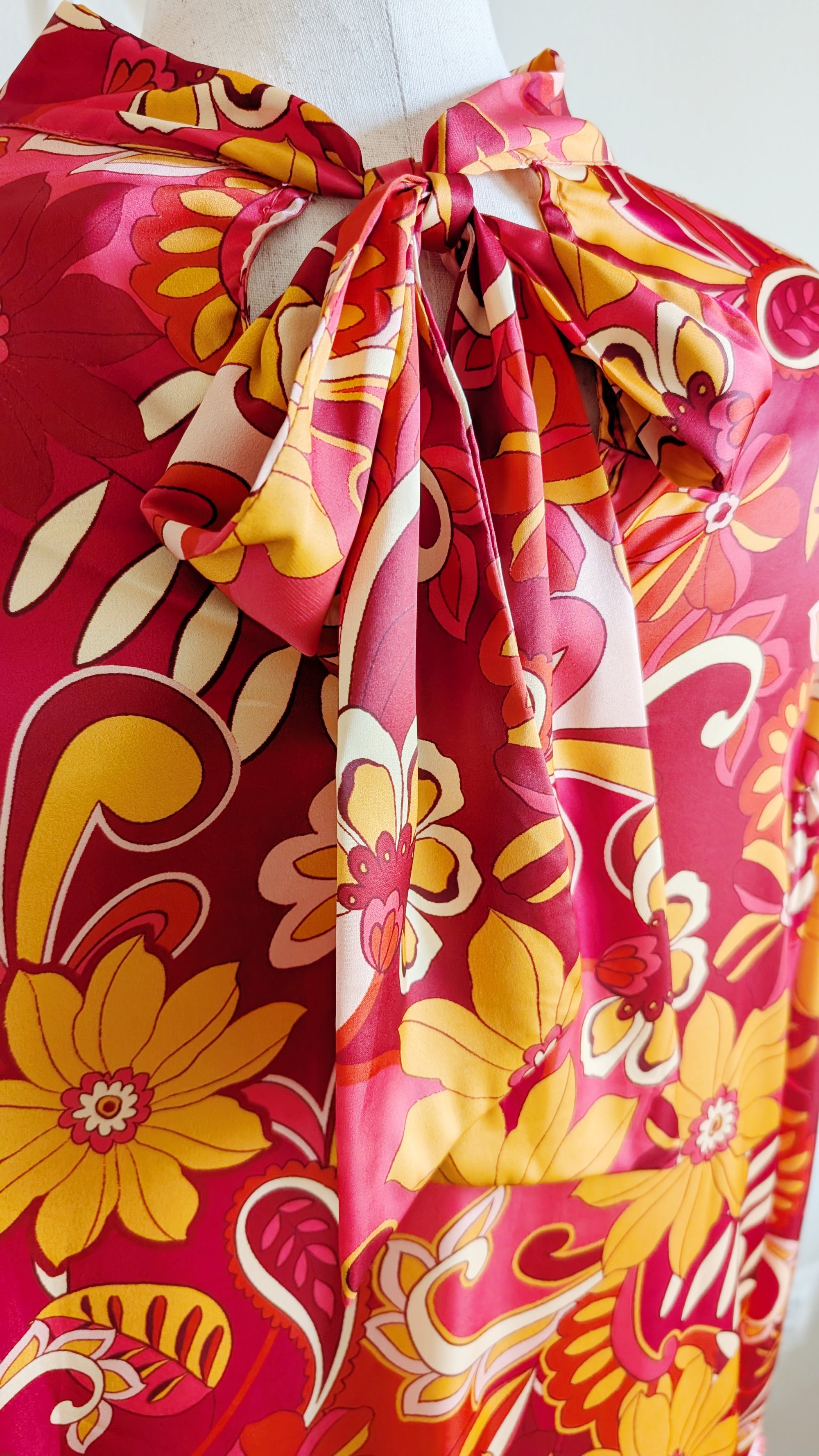 Retro Print Back Neck Tie Blouse