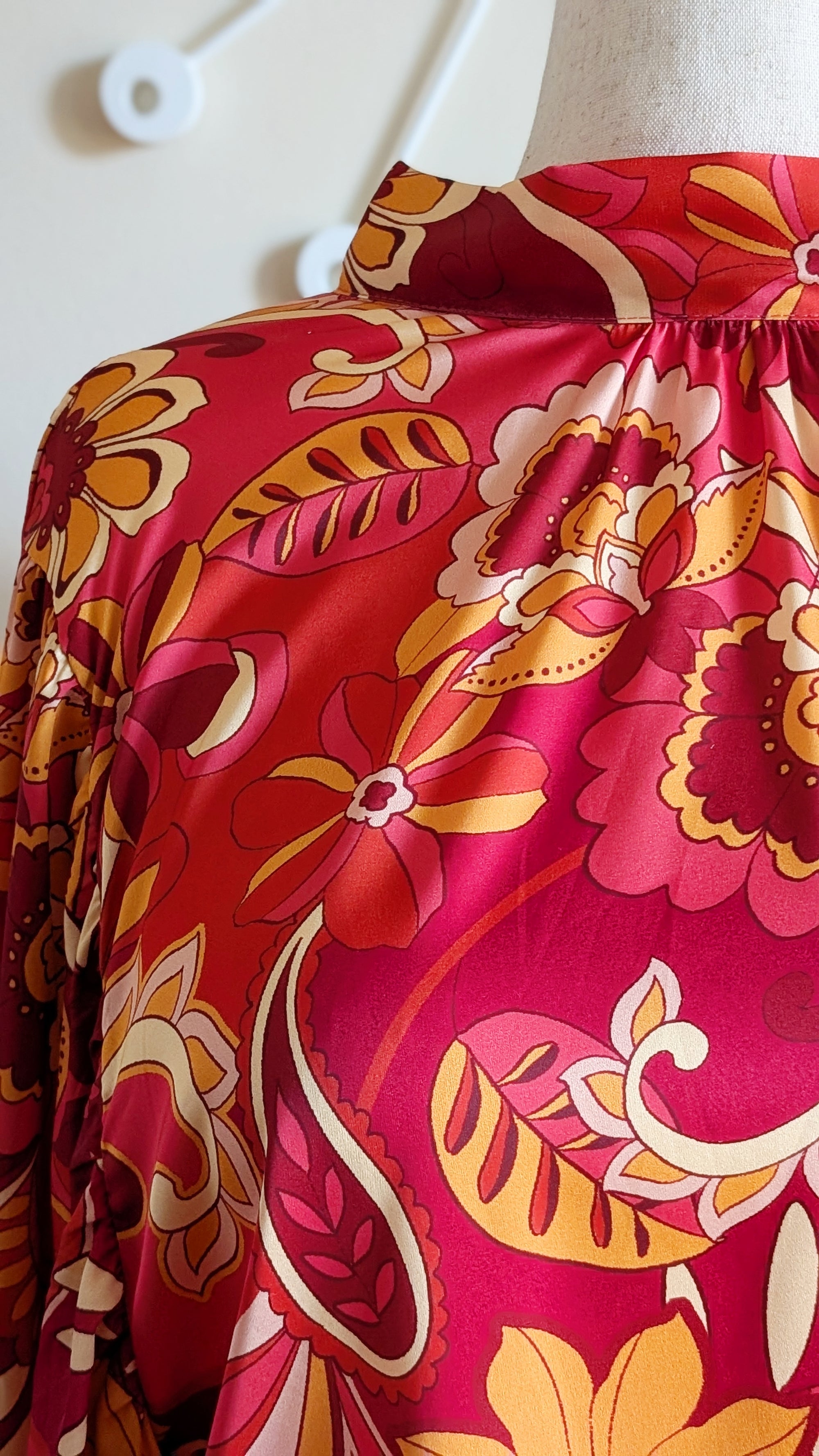 Retro Print Back Neck Tie Blouse
