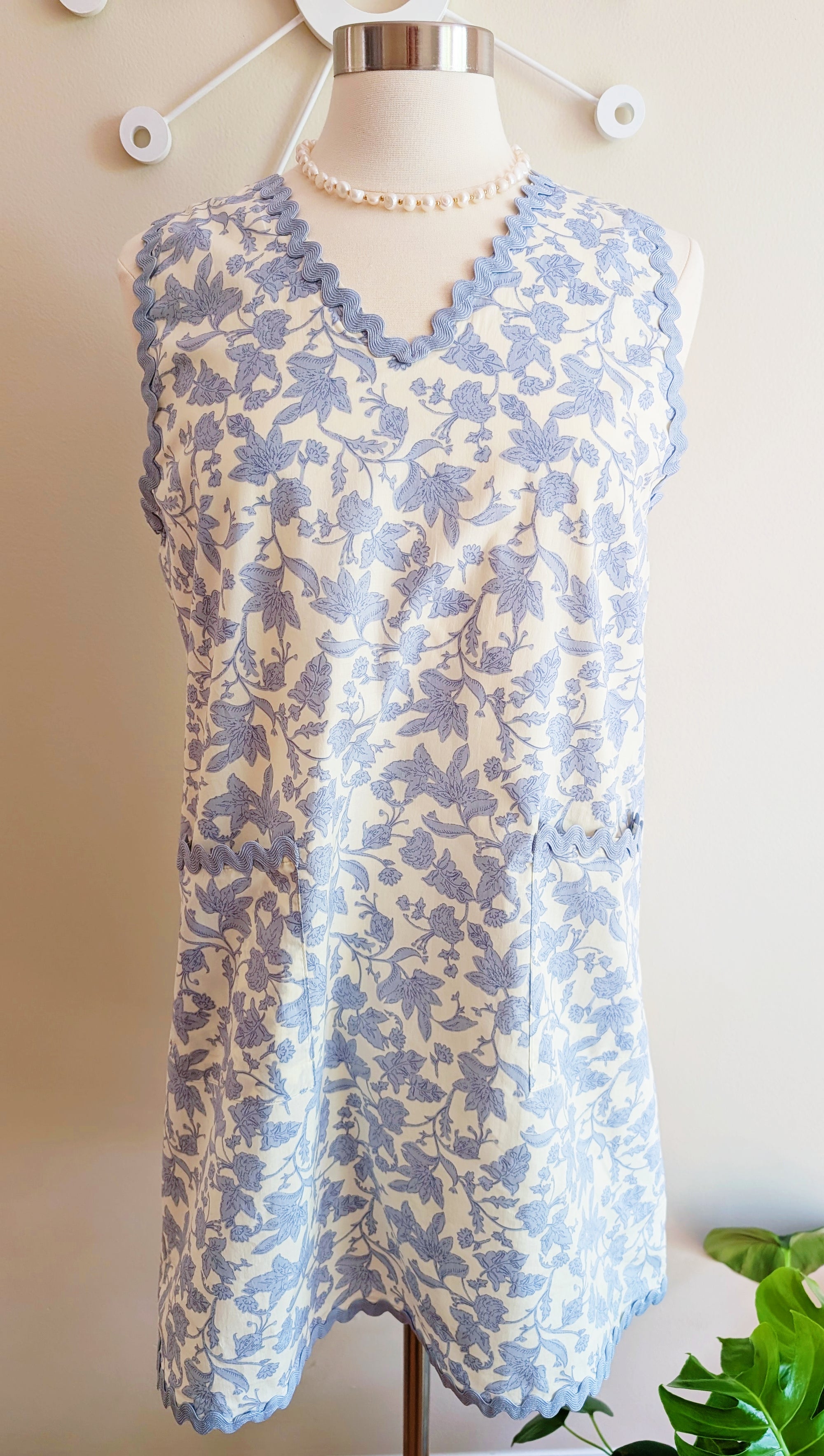 blue floral shift dress