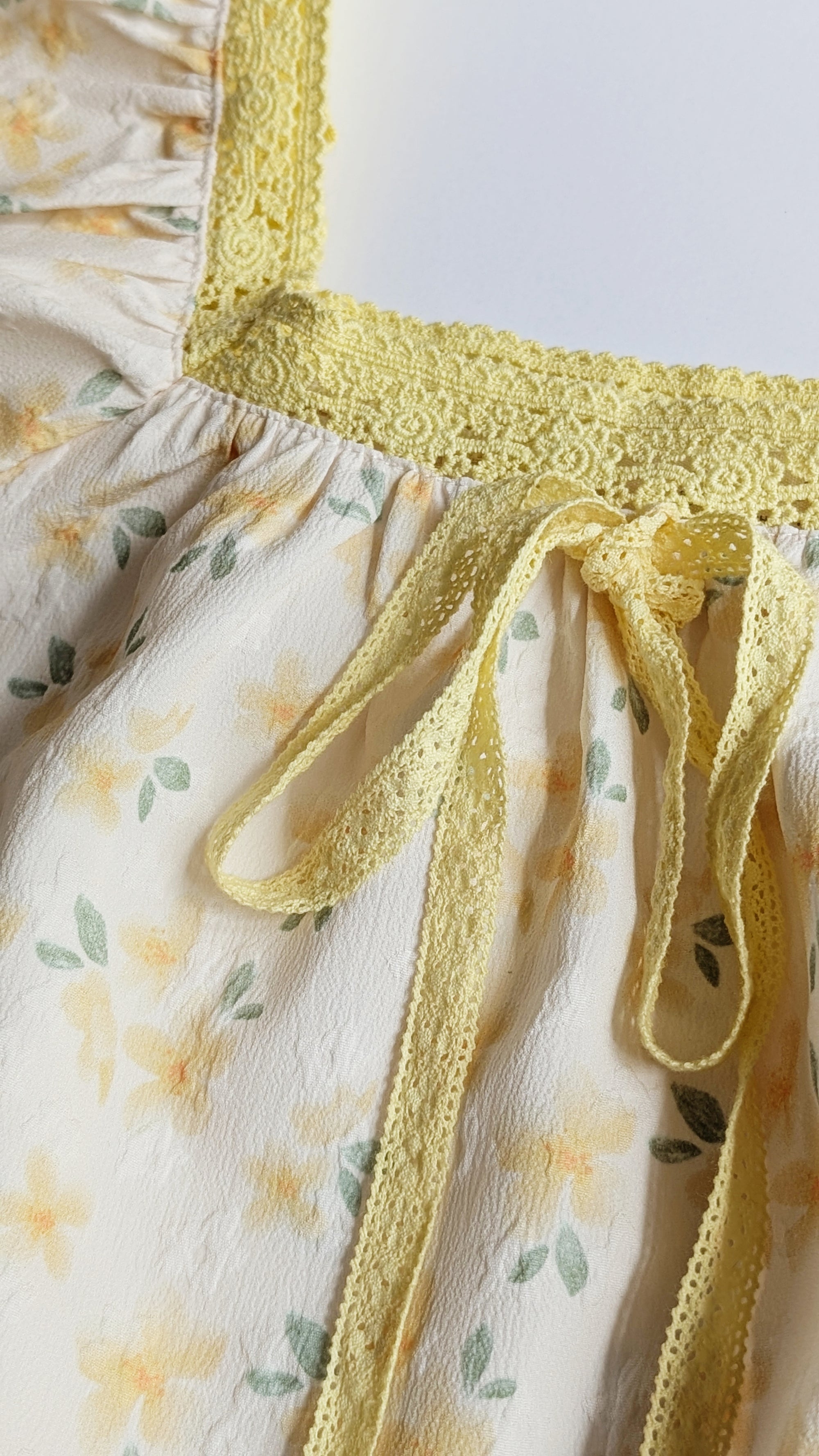 Retro Lace Tie Floral Top – Two Blue Sister