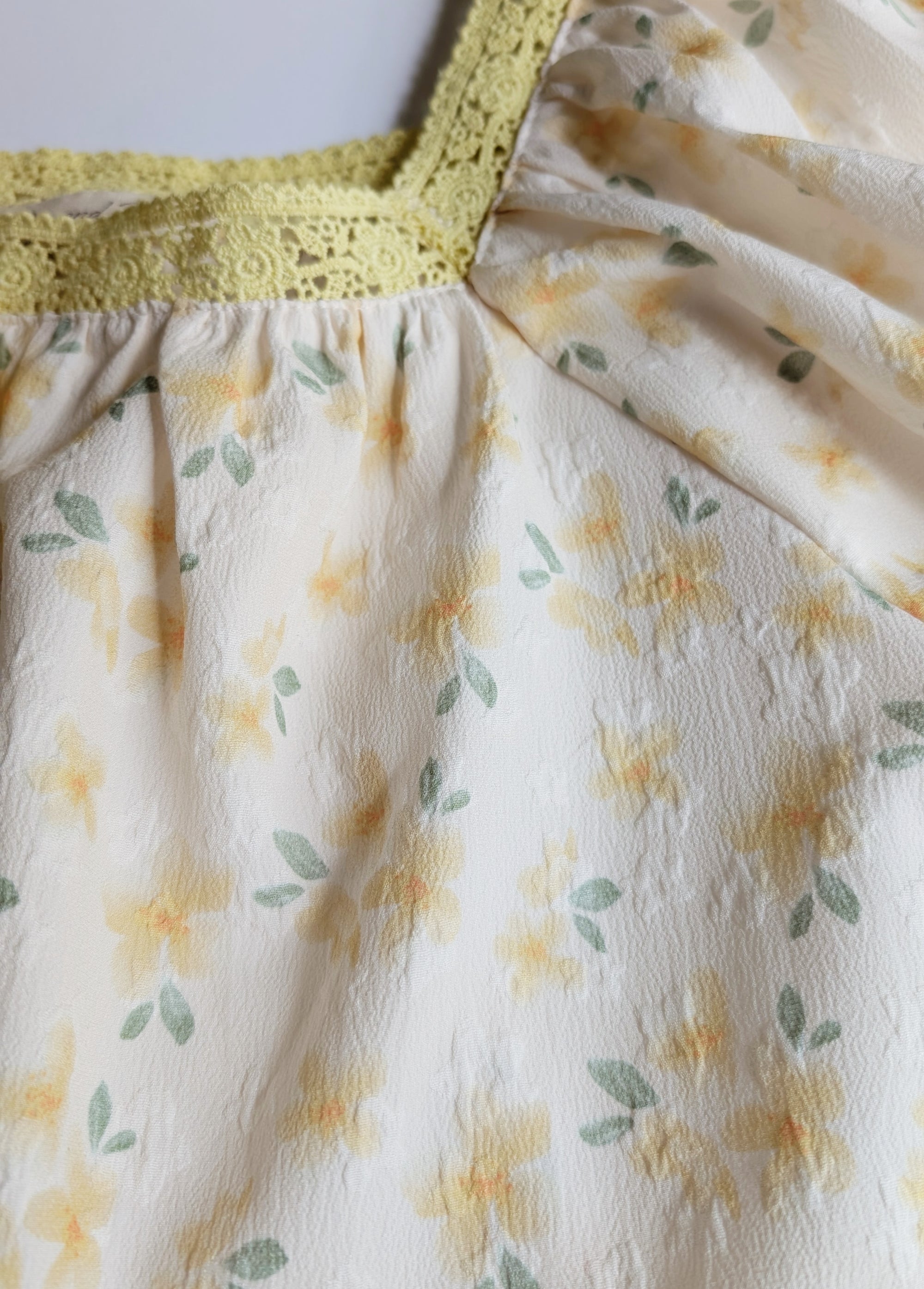 Retro Lace Tie Floral Top – Two Blue Sister
